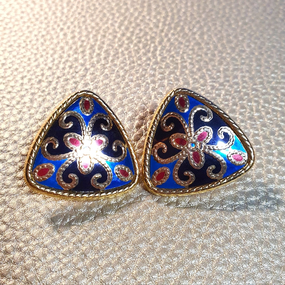 Goldtone Triangle Metal Clip On Earings